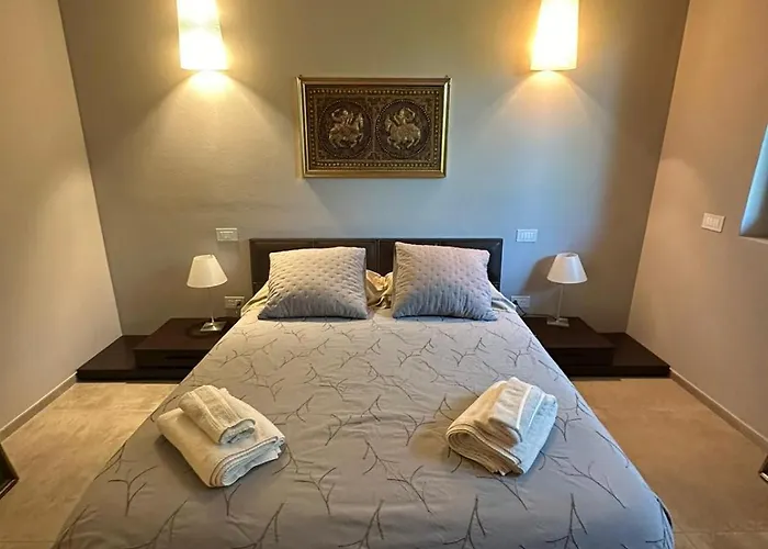 Rose On The Arona Apartment